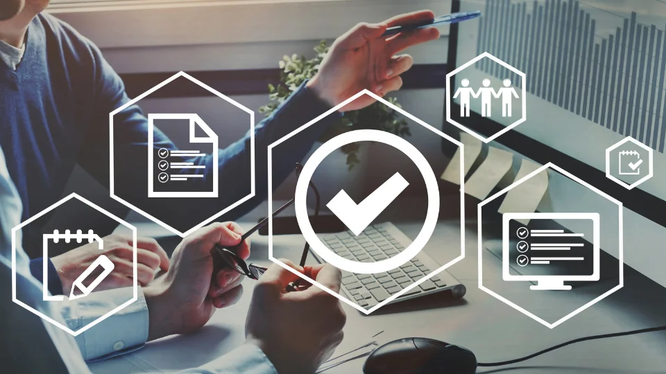 Icone che simboleggiano la garanzia di qualità dei materiali e la certificazione dei lavori in ogni nostra ristrutturazione