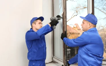 La nostra squadra installa un infisso in PVC con materiali di alta qualità, garantendo un lavoro a regola d'arte e una lunga durata